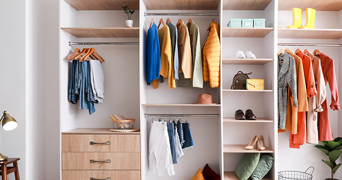 guarda-roupa organizado